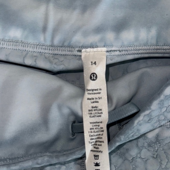 Lululemon Blue Patterned Shorts - Picture 3 of 6